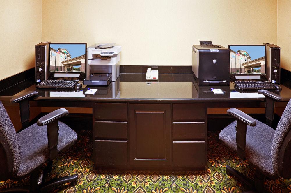 Holiday Inn Express Hotel & Suites Durant By Ihg Exterior photo